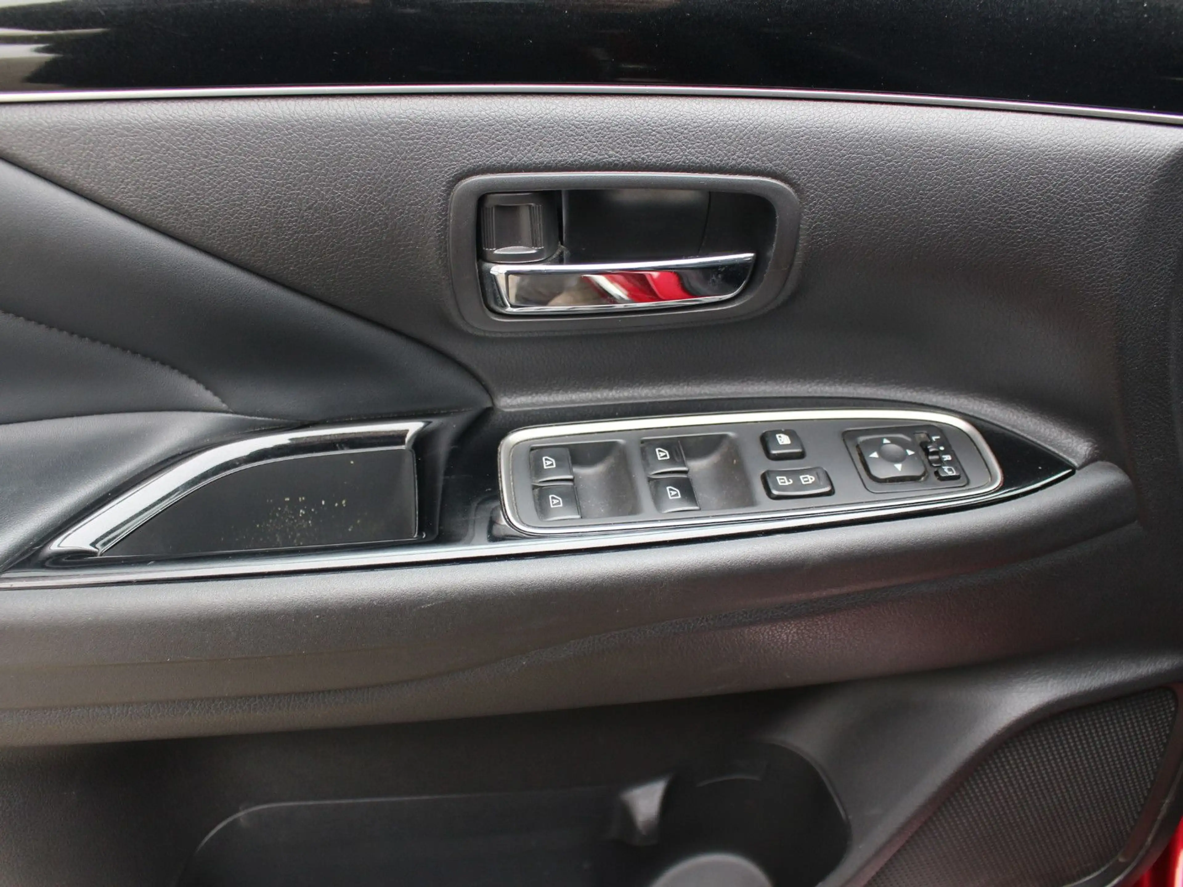 Mitsubishi Outlander PHEV 4WD 2.4 DAB+ Navi SHZ Tempomat WR — photo 11