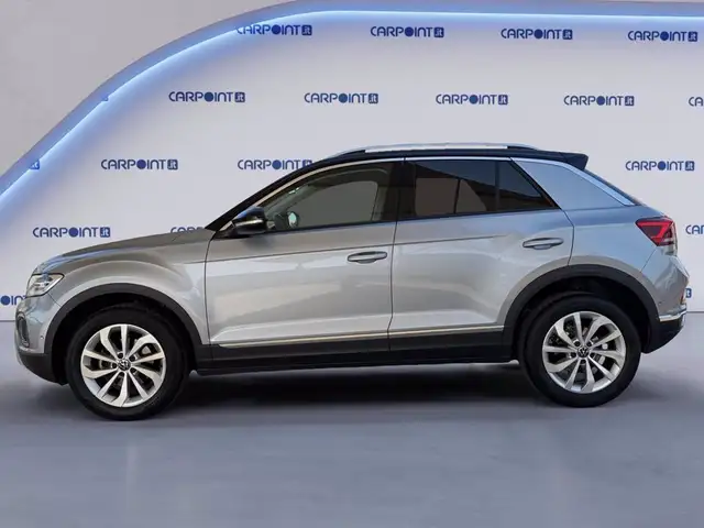 Volkswagen T-Roc view 3