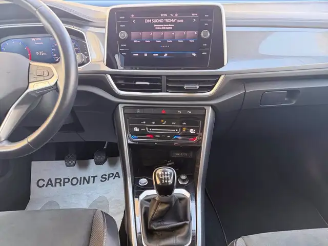 Volkswagen T-Roc view 12