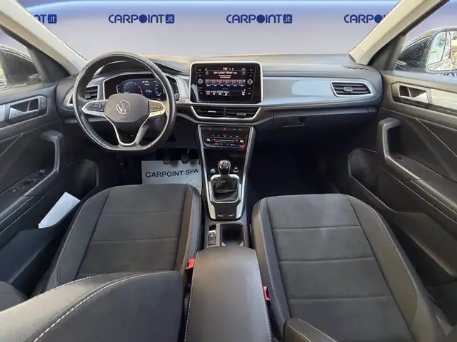 Volkswagen T-Roc view 11