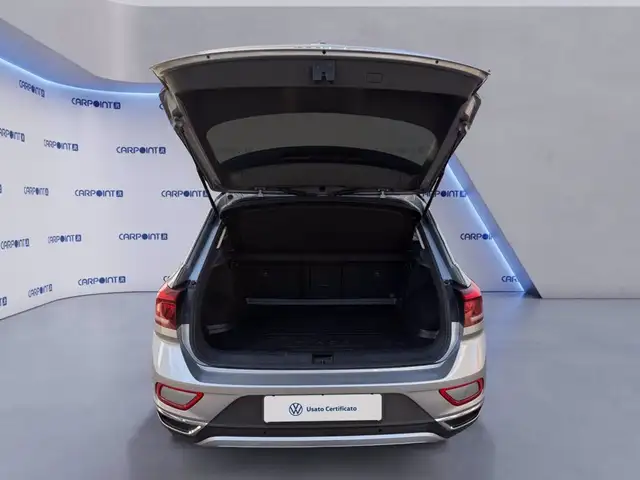 Volkswagen T-Roc view 18