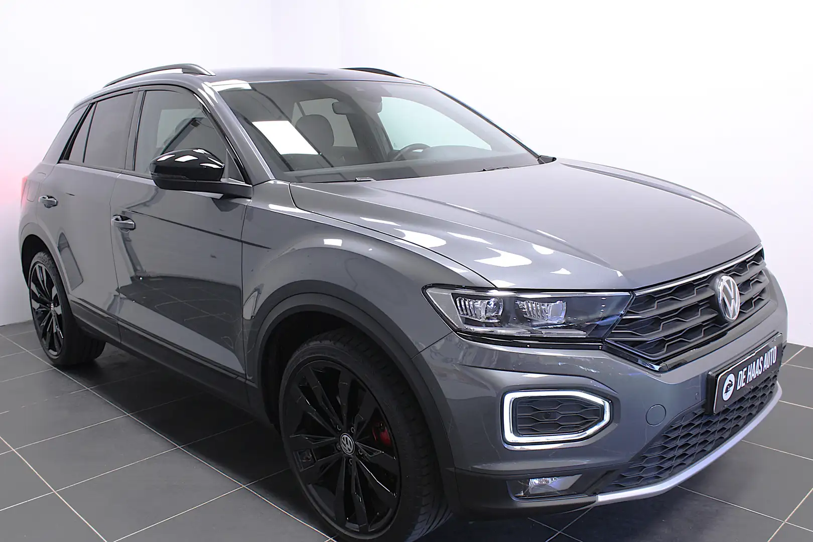 Volkswagen T-Roc 1.5 TSI Sport Black Style/19 inch/Virtual/Camera/A Grijs - 2