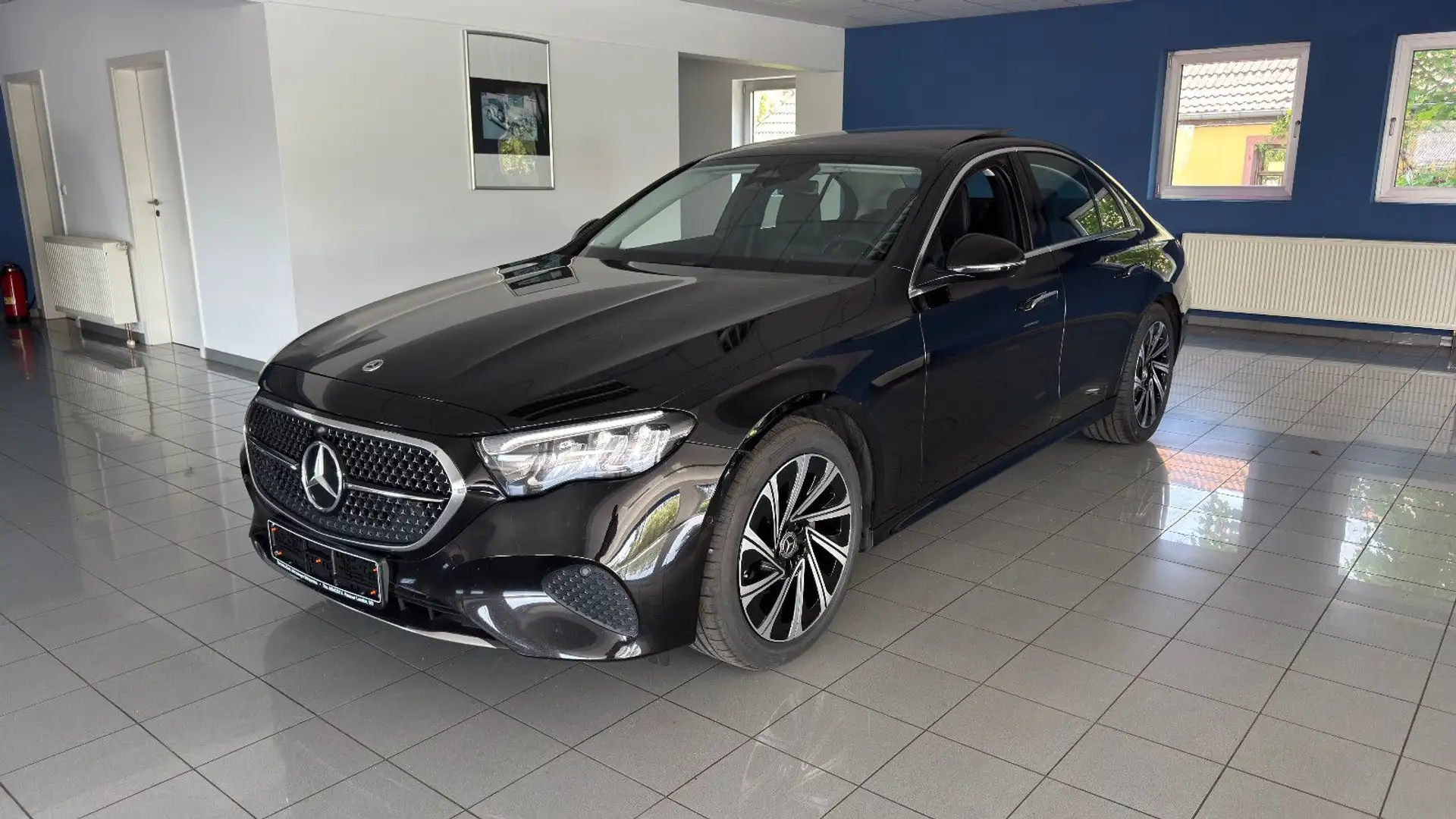 Mercedes-Benz E 200 Avantgarde|Panorama|DISTRONIC|KEYLESS-GO| Noir - 2