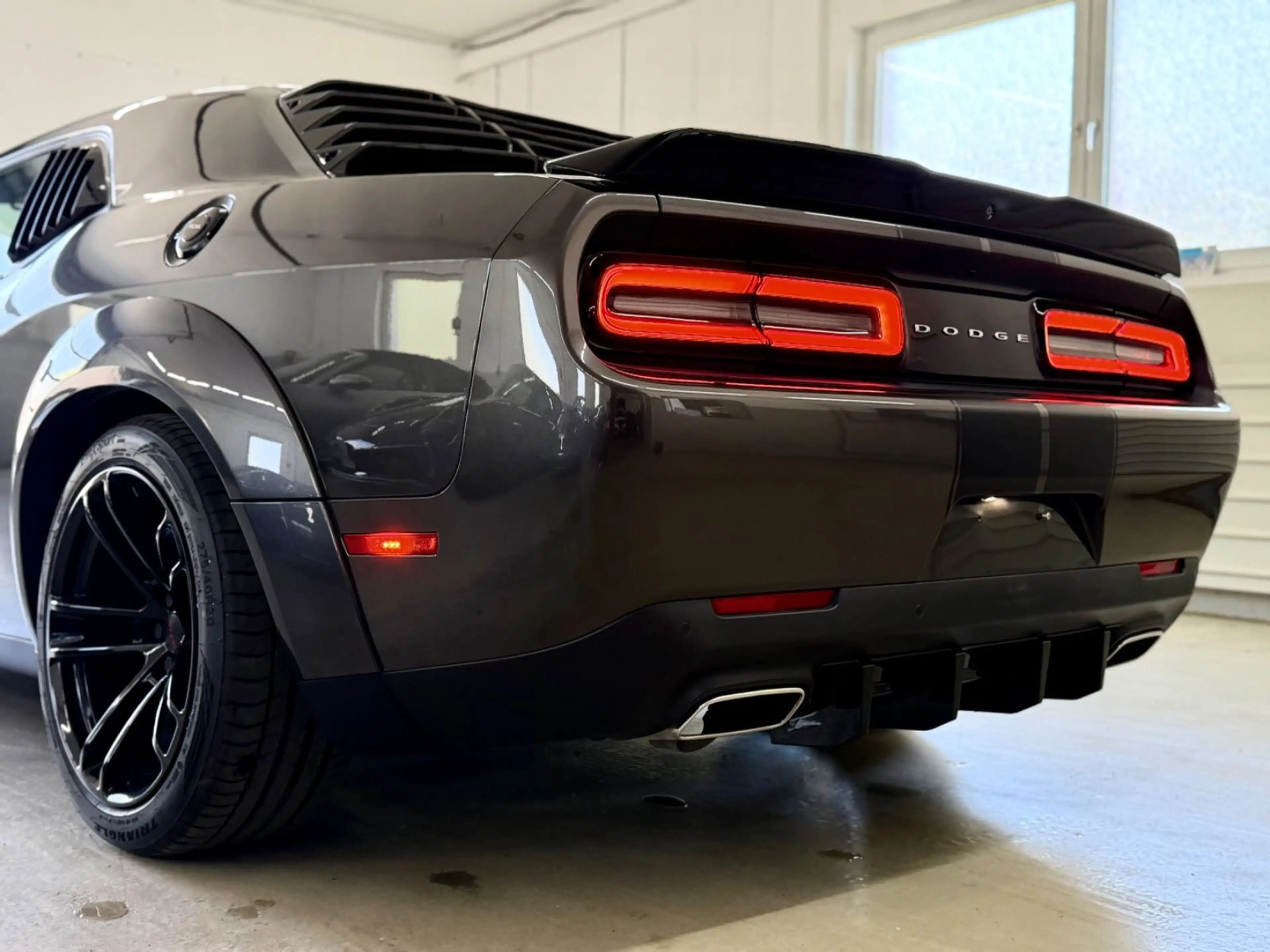 Dodge Challenger /Widebody — photo 9