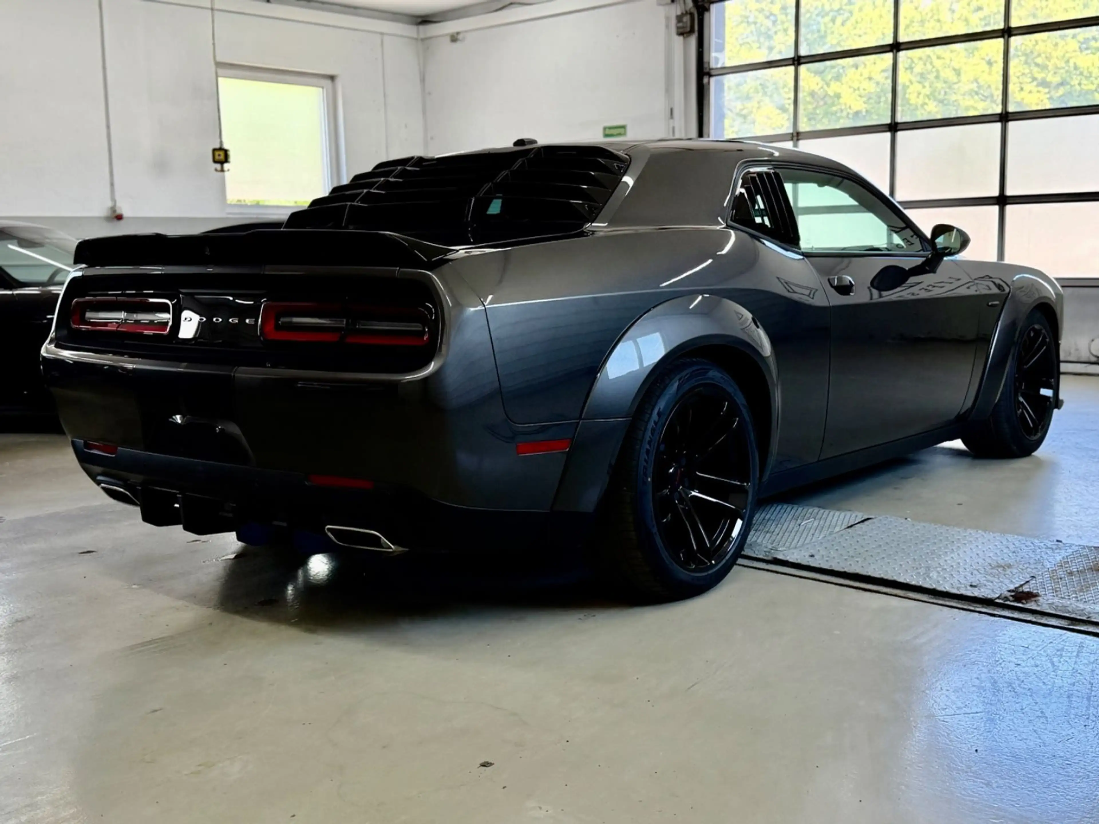 Dodge Challenger /Widebody — photo 4