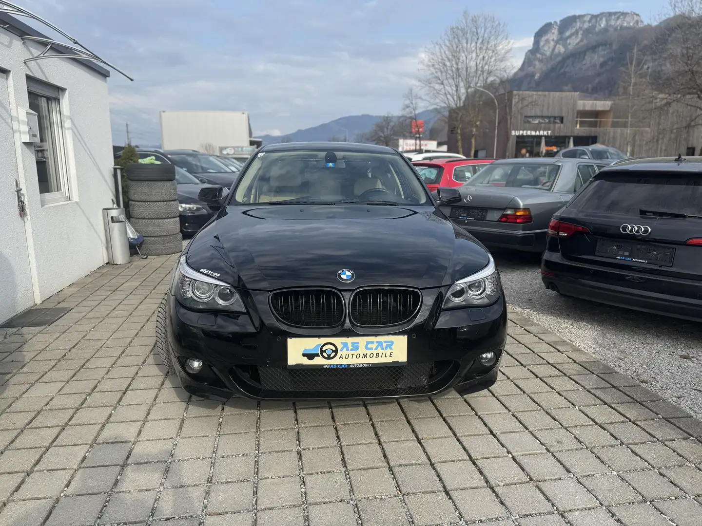 BMW 525 525d xDrive M Paket Schwarz - 2