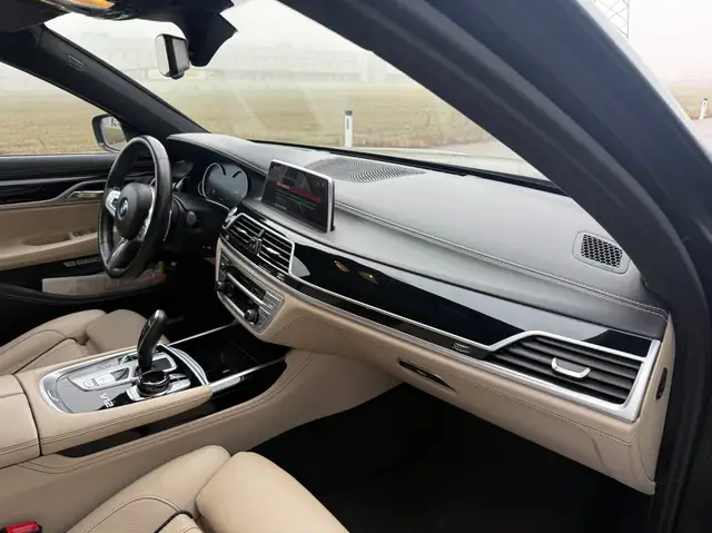 BMW 760 i M760 L i xDrive Ansicht 8