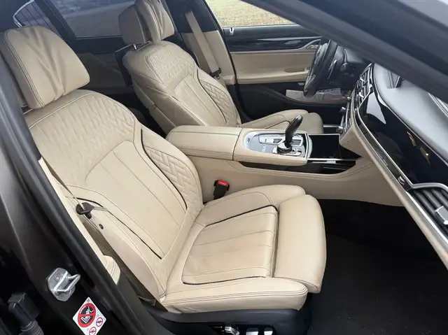 BMW 760 i M760 L i xDrive Ansicht 9
