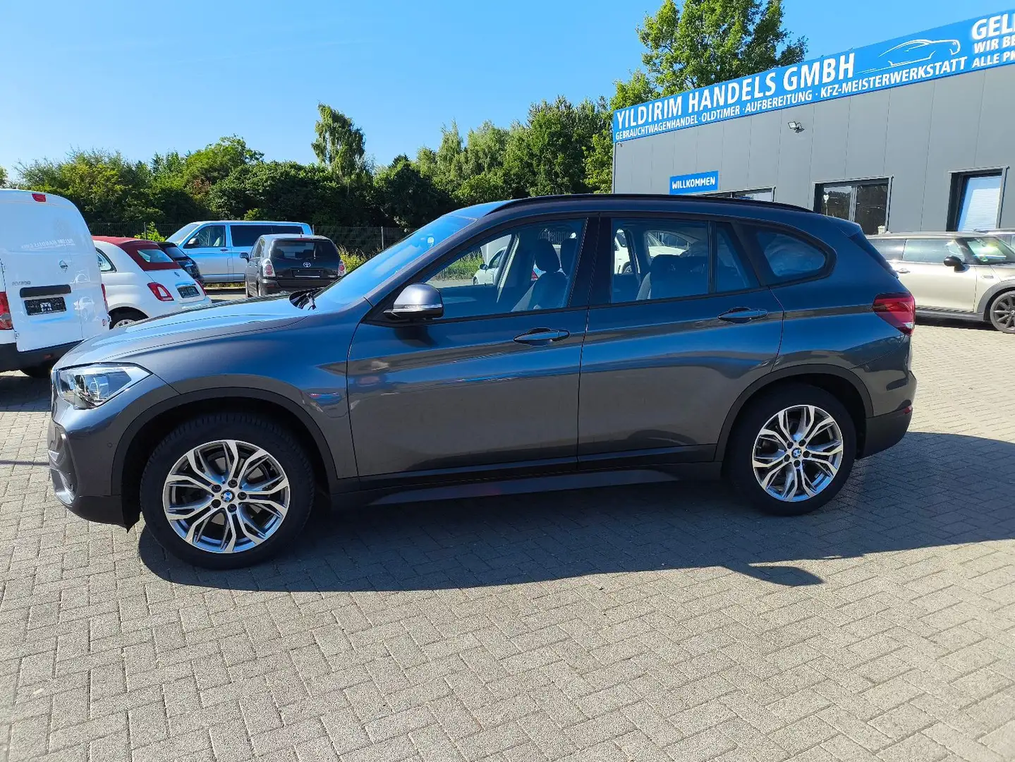 BMW X1 sDrive18 i Advantage,1 HD,KLIMA,NAVI,LED,AHK Grau - 2