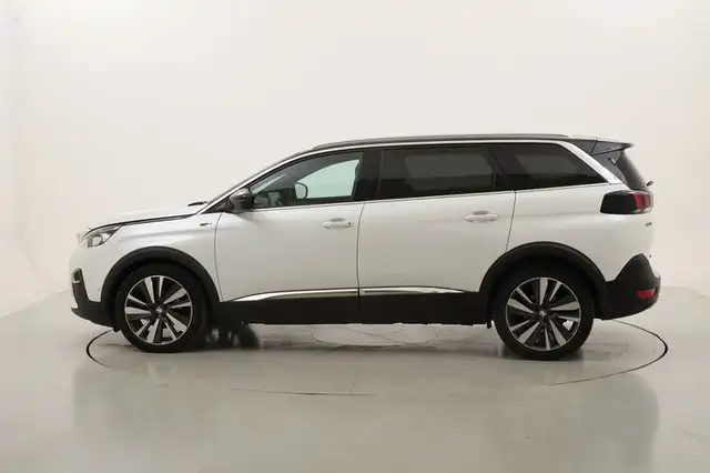Peugeot 5008 view 2