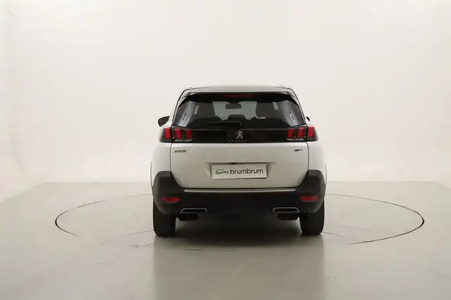 Peugeot 5008 view 4