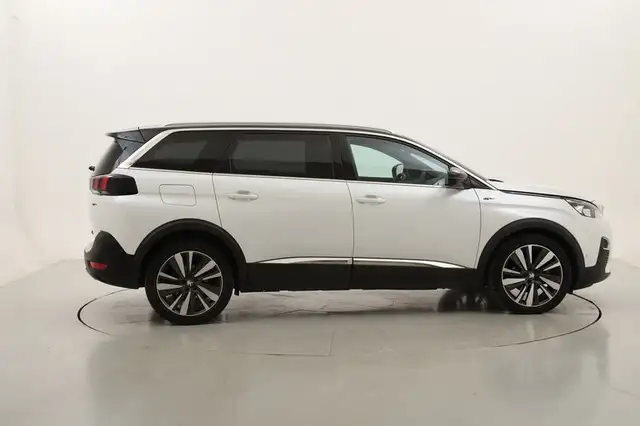 Peugeot 5008 view 6