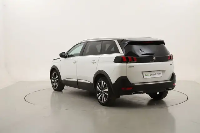 Peugeot 5008 view 3