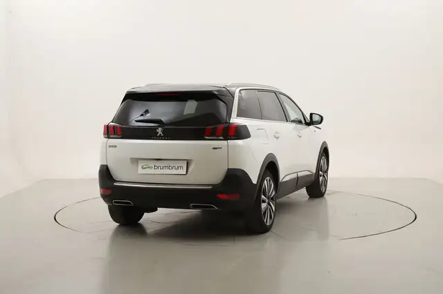 Peugeot 5008 view 5