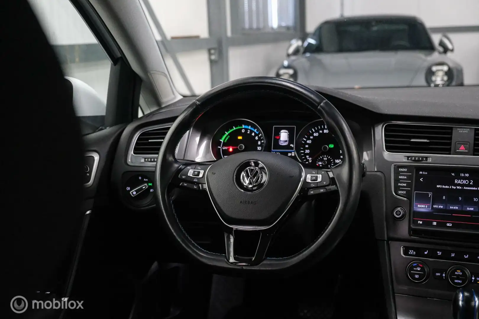 Volkswagen e-Golf | Adaptive | Stoelverwarming | PDC | Navigatie | A Weiß - 2