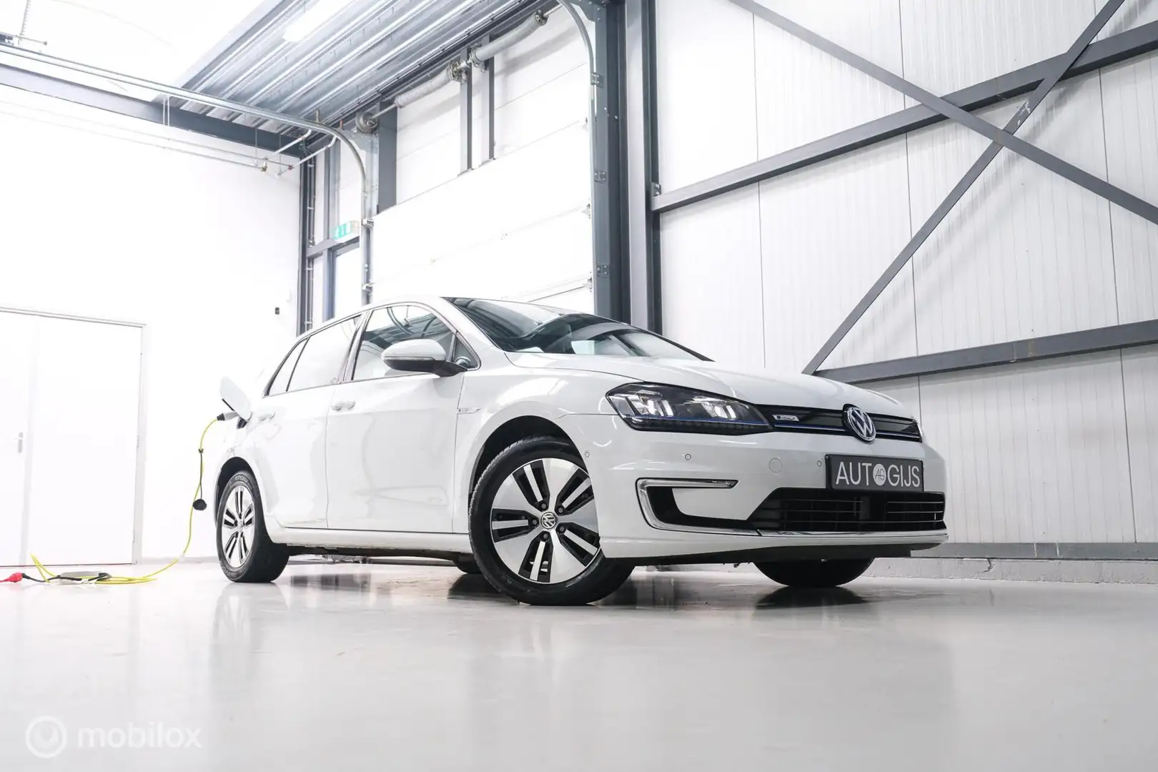 Volkswagen e-Golf | Adaptive | Stoelverwarming | PDC | Navigatie | A Weiß - 1