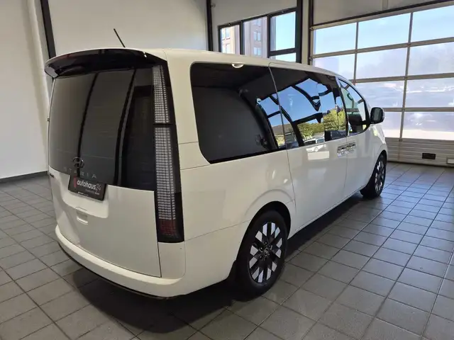 Hyundai Staria view 5