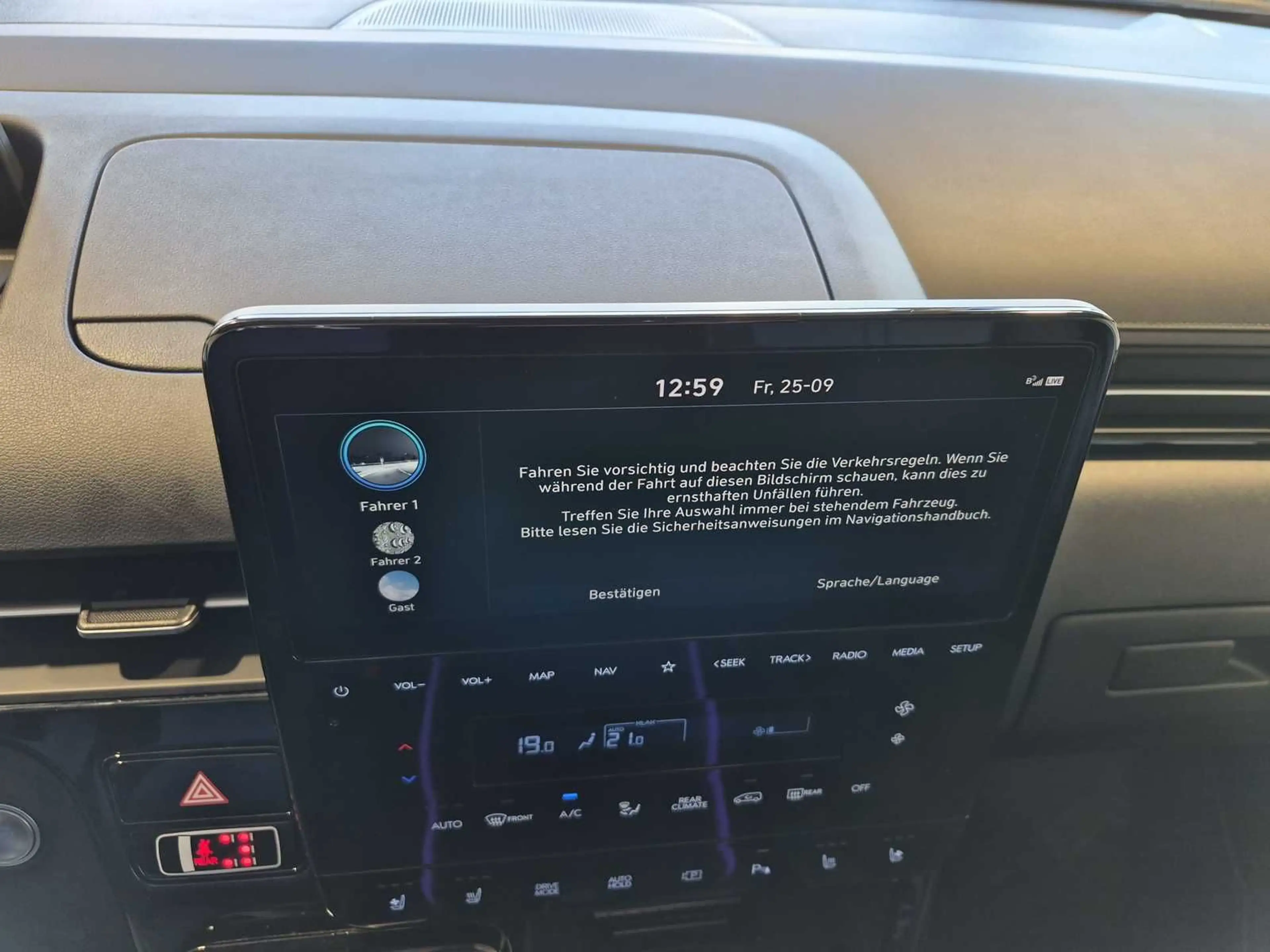 Hyundai STARIA 2.2 CRDi 2WD  Nappa|360°|ACC|Bose — photo 11