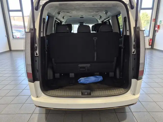 Hyundai Staria view 6