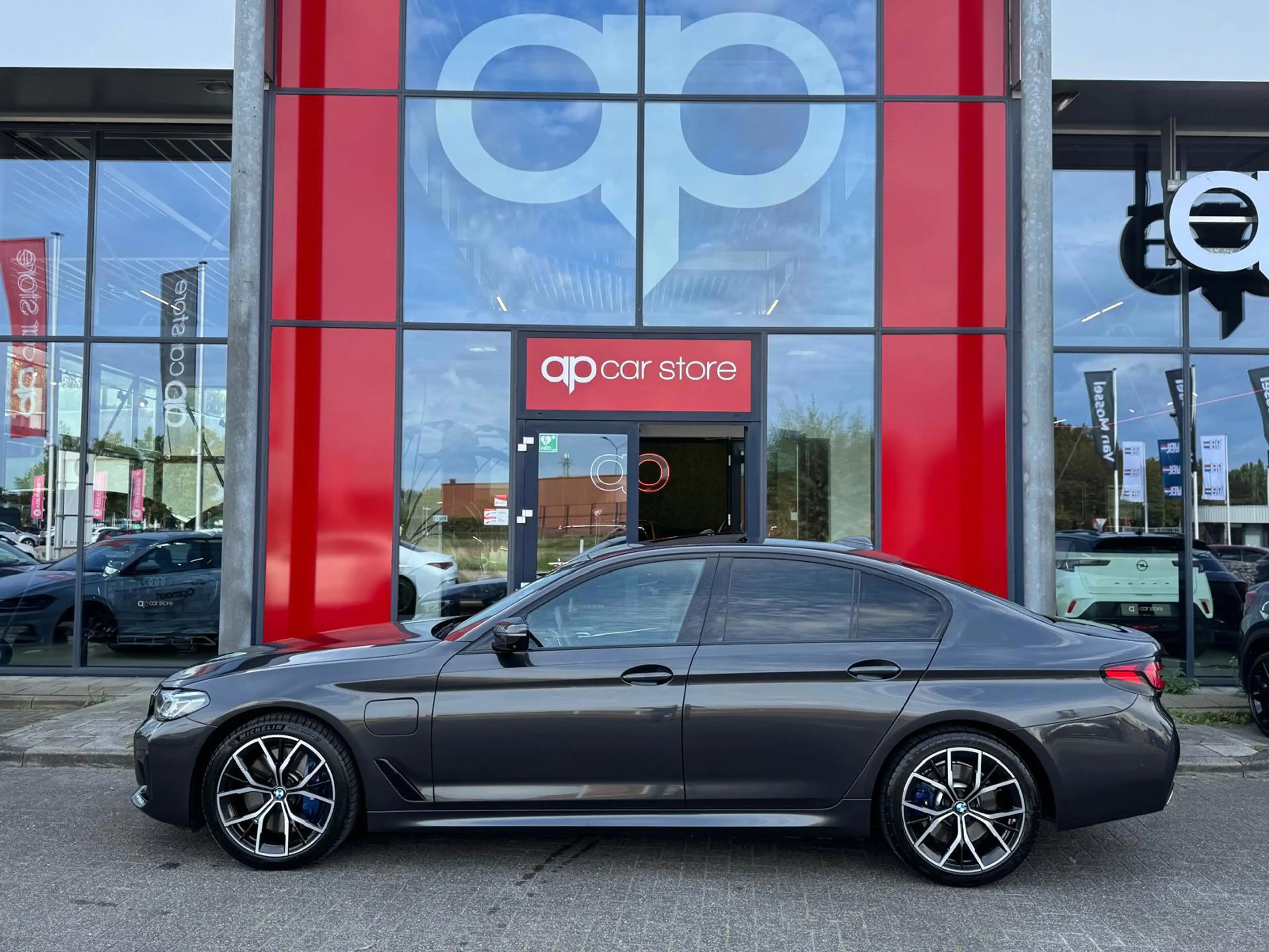 BMW 545 5-serie 545e M-Sport Executive Uniek Vol | Laser L — photo 8