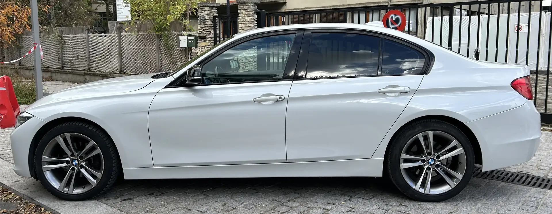 BMW 318 318d 143 ch Sport A - 2