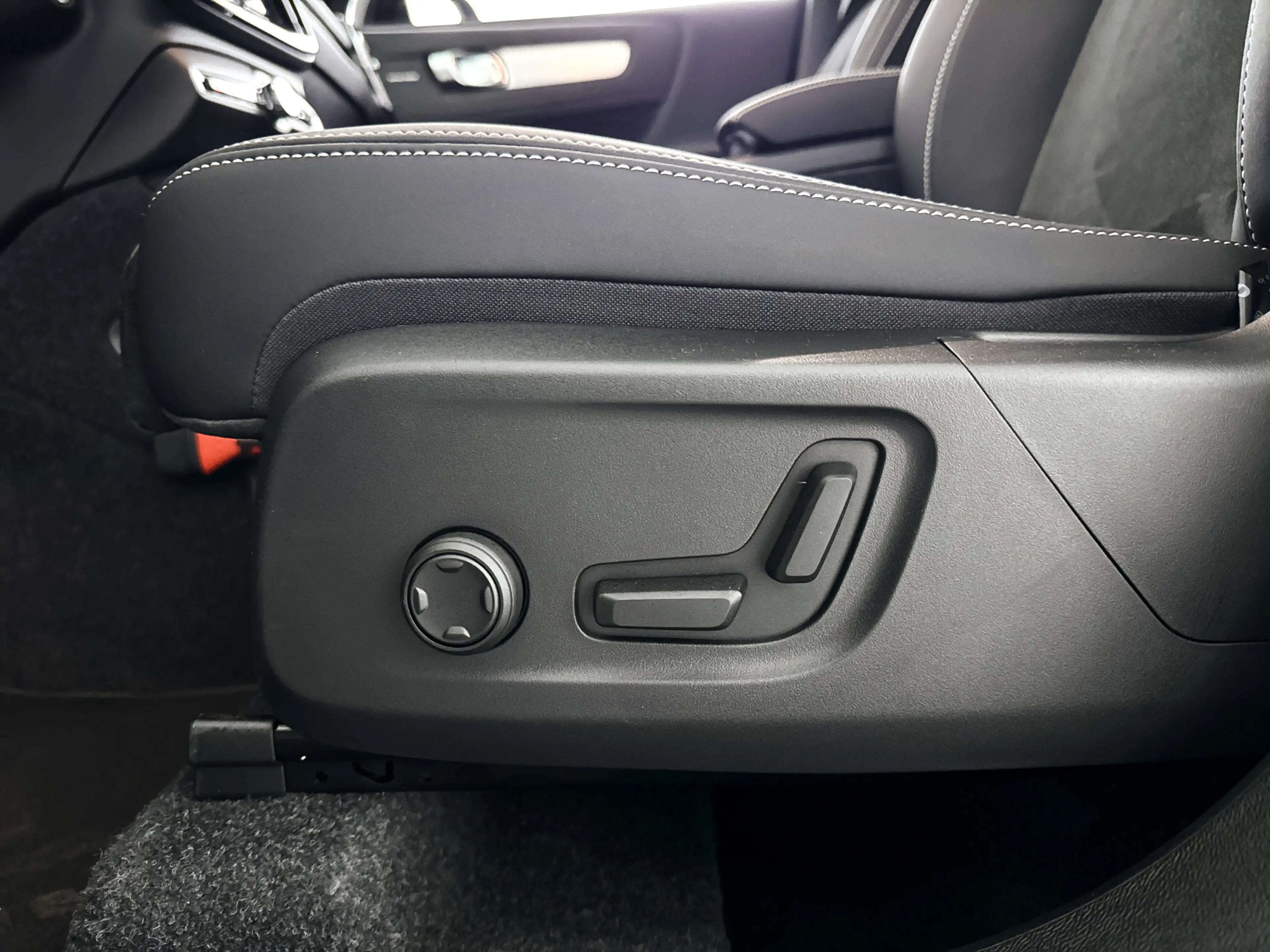 Volvo XC40 B4 Plus Dark | Panoramadak | 360° camera | Harman — photo 7