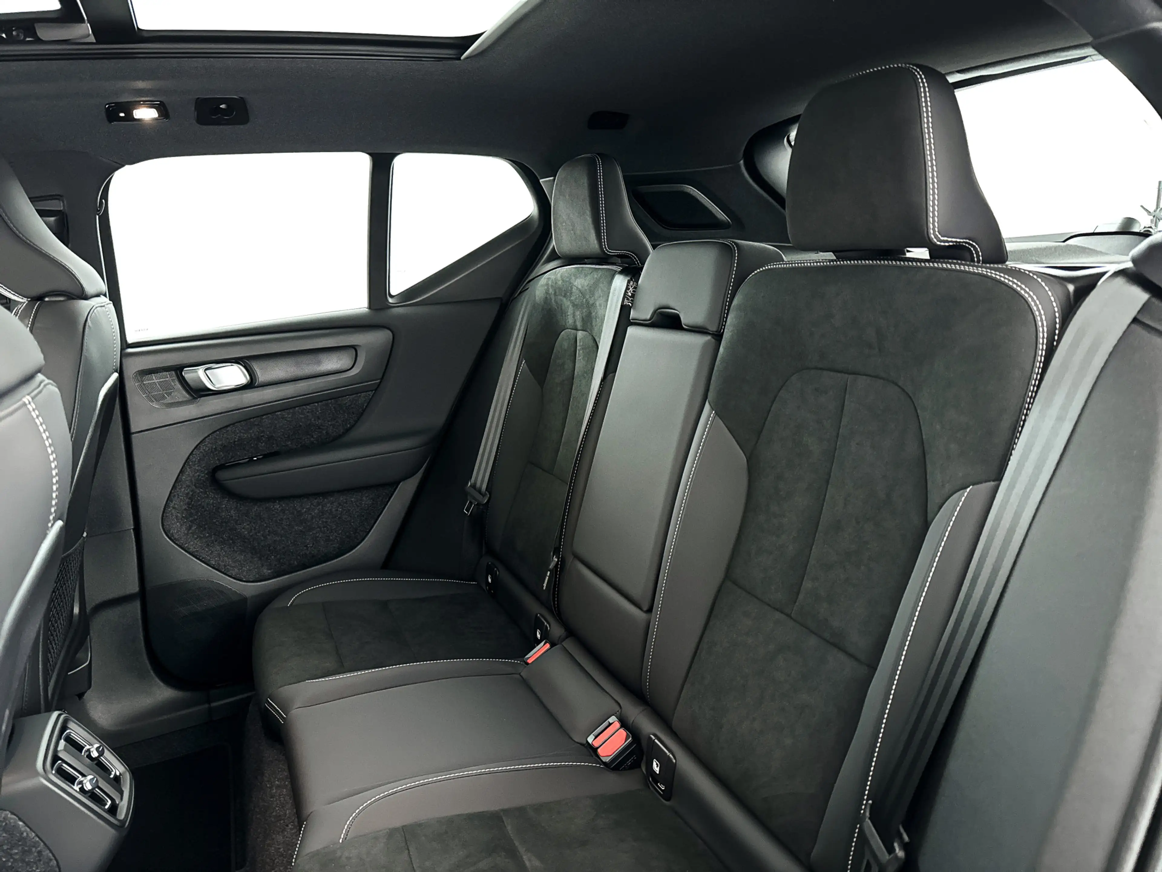 Volvo XC40 B4 Plus Dark | Panoramadak | 360° camera | Harman — photo 13