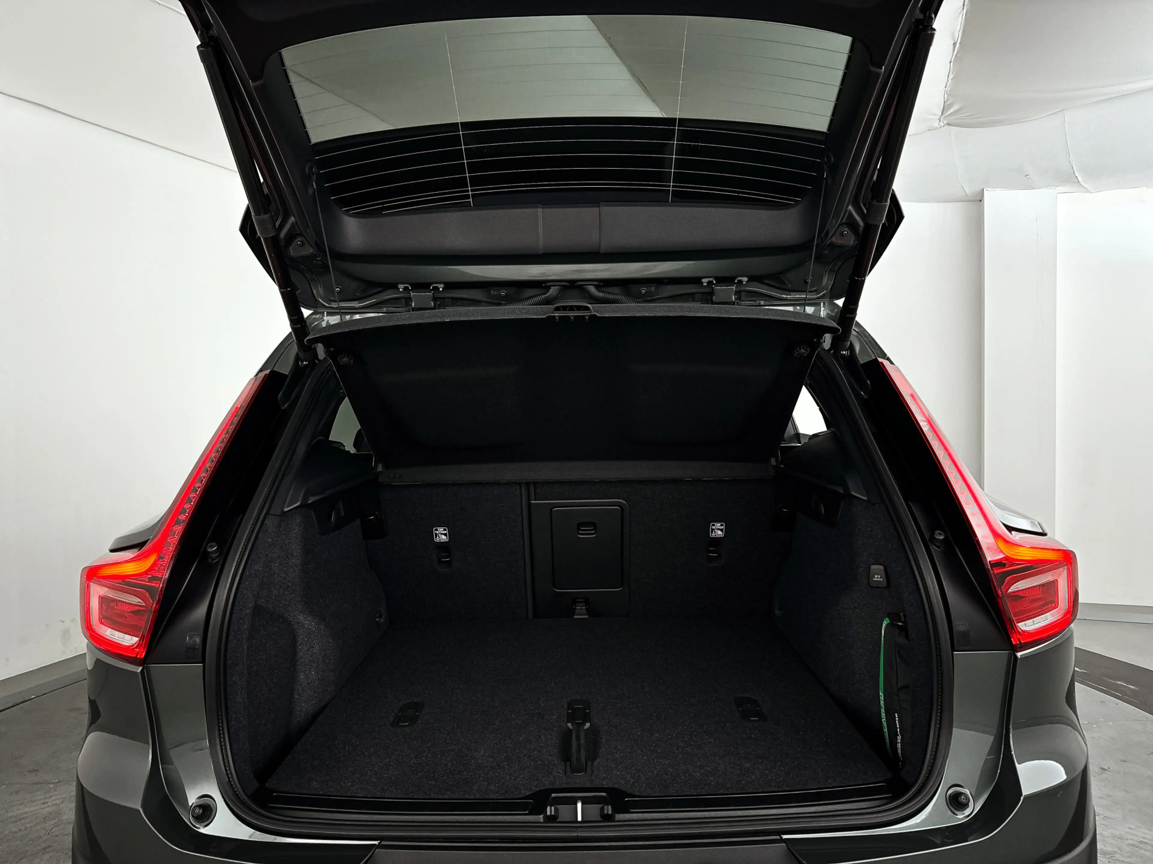 Volvo XC40 B4 Plus Dark | Panoramadak | 360° camera | Harman — photo 14