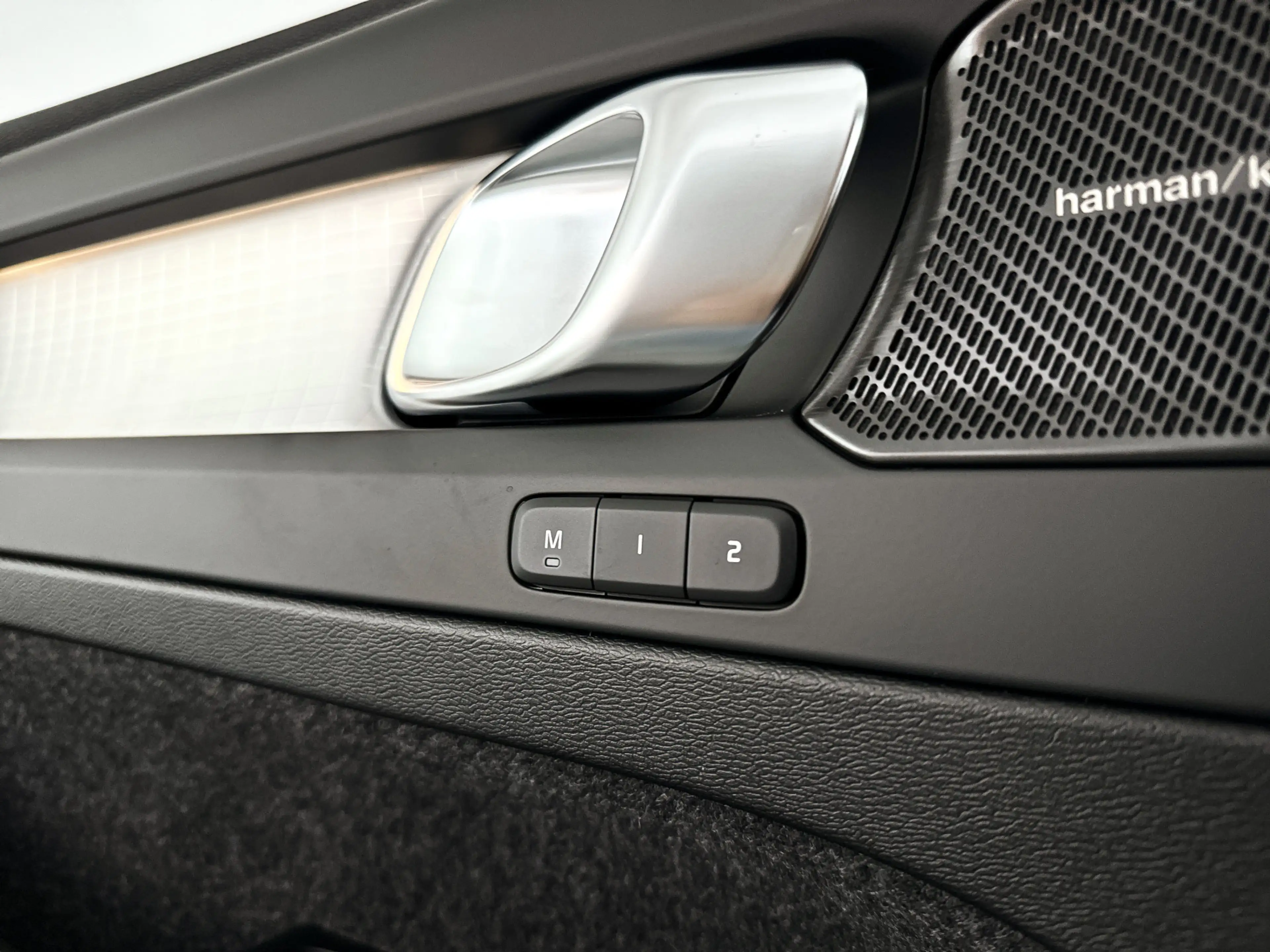 Volvo XC40 B4 Plus Dark | Panoramadak | 360° camera | Harman — photo 8