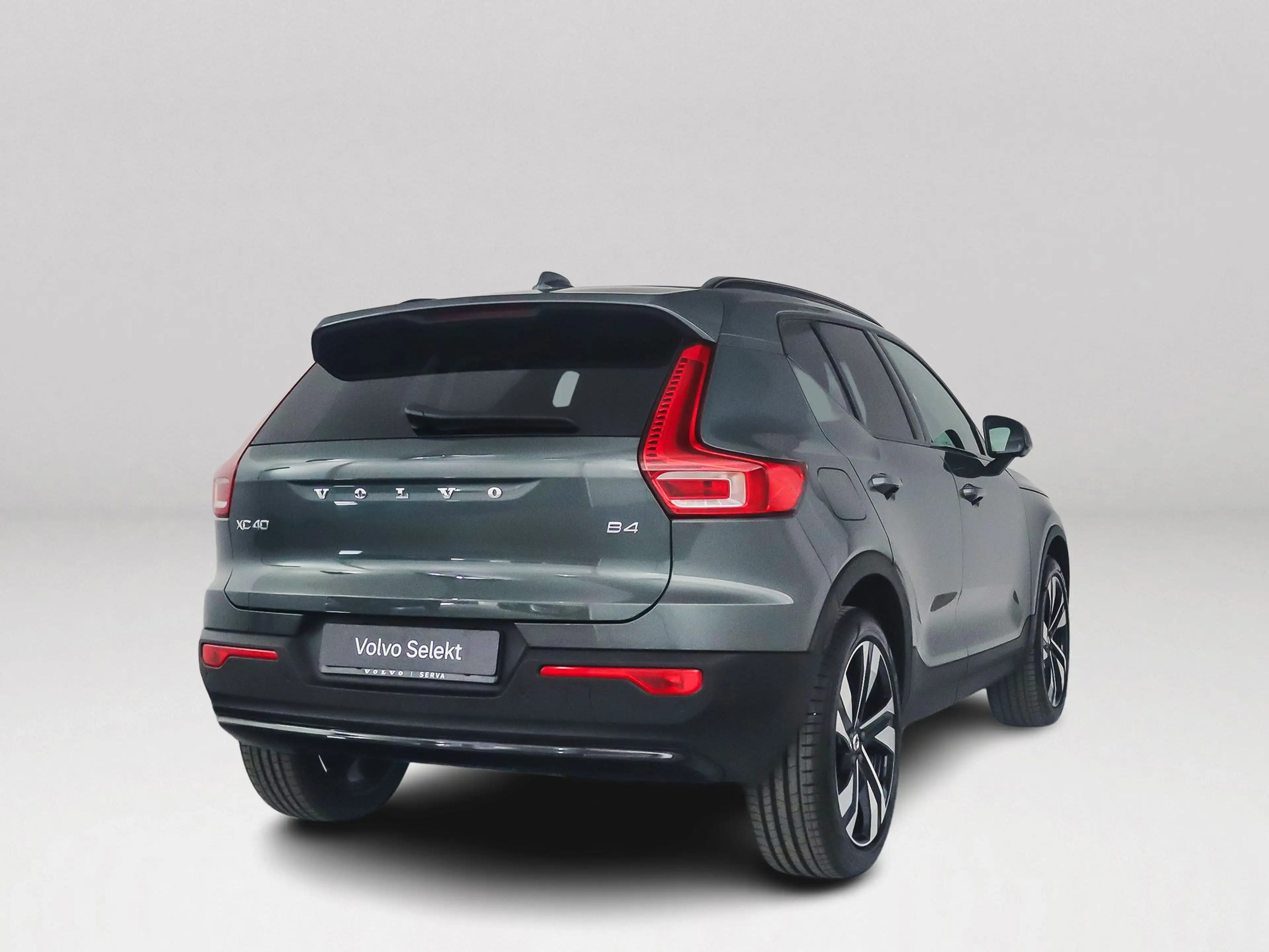 Volvo XC40 B4 Plus Dark | Panoramadak | 360° camera | Harman — photo 2