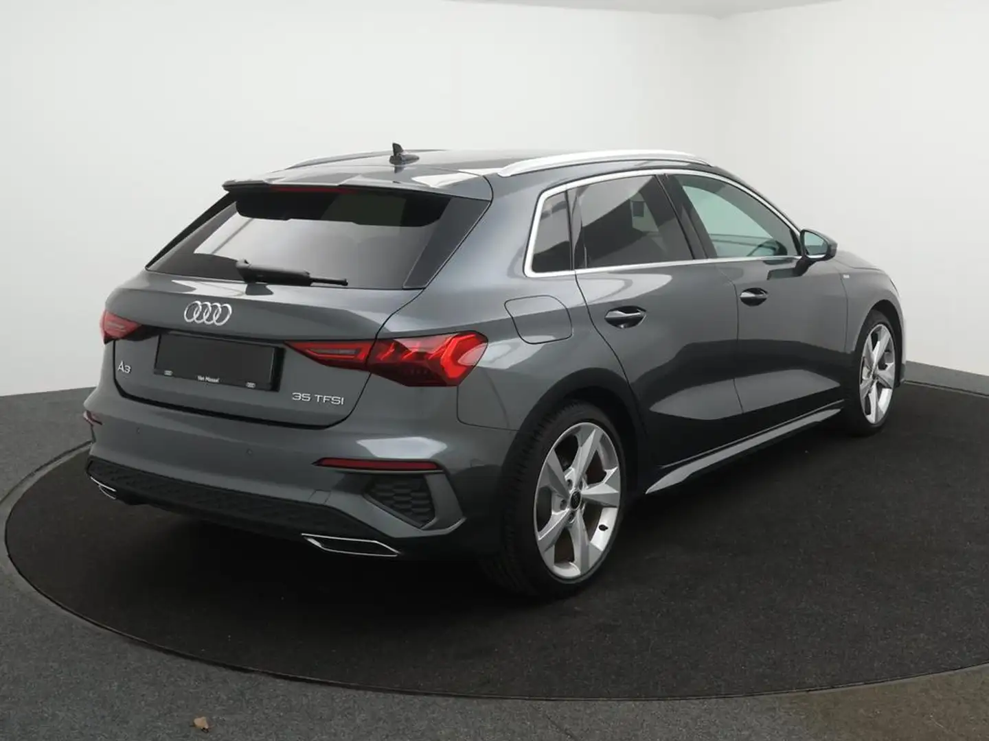 Audi A3 Sportback Audi A3 Sportback S-line 35TFSI 150pk *A Grijs - 2