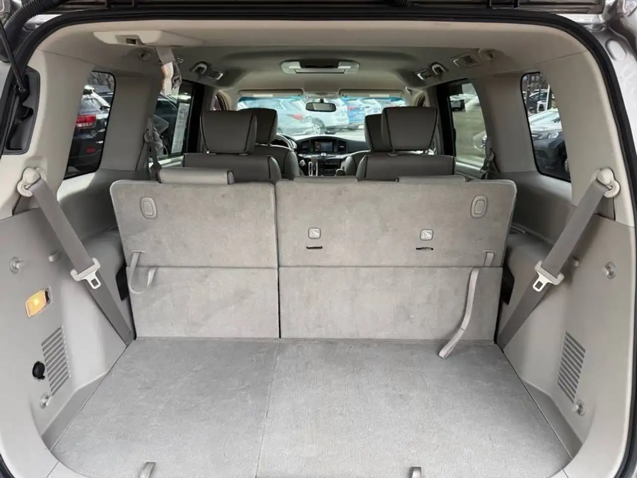 Nissan Quest снимка Nissan Quest