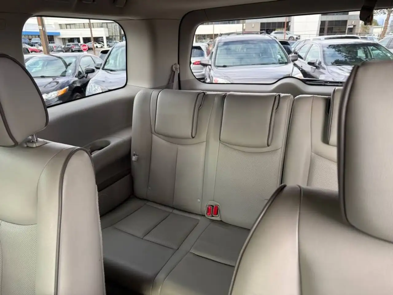 Nissan Quest снимка Nissan Quest