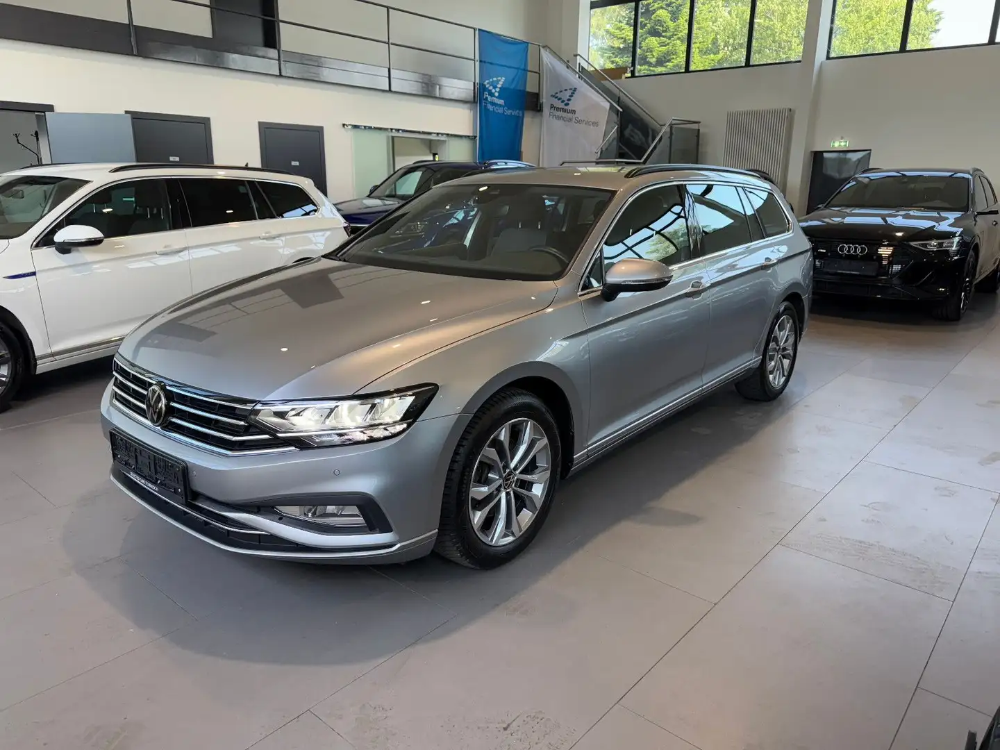 Volkswagen Passat Variant Passat Business 2.0 TSI DSG ACC/LED/KAM/SIGN/AHK Silber - 1