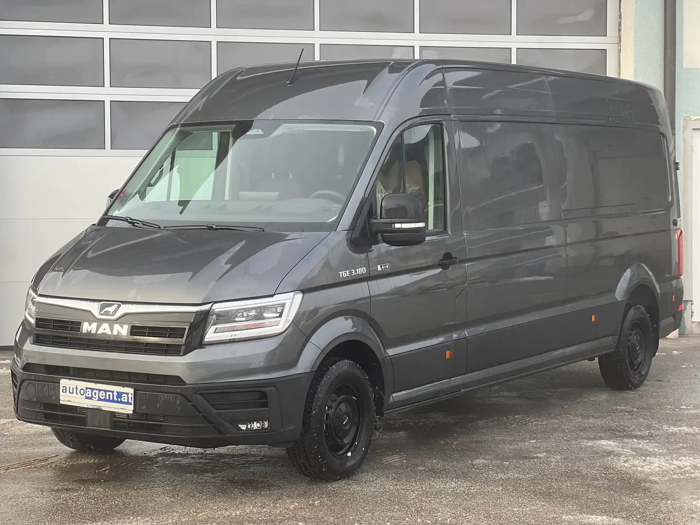 MAN TGE 3.180 4X4 L4H3 AHK LED RFK NAVI SHZ TEMP Grau - 1