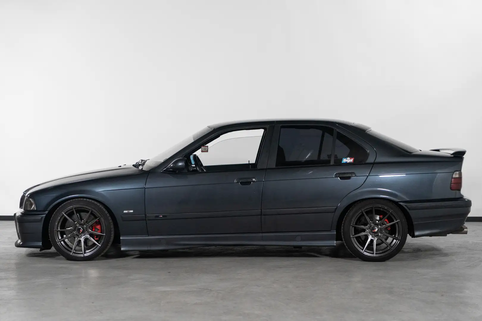 BMW 325 BMW E36 325i – M54B25 | LSD | M Package | Gris - 2