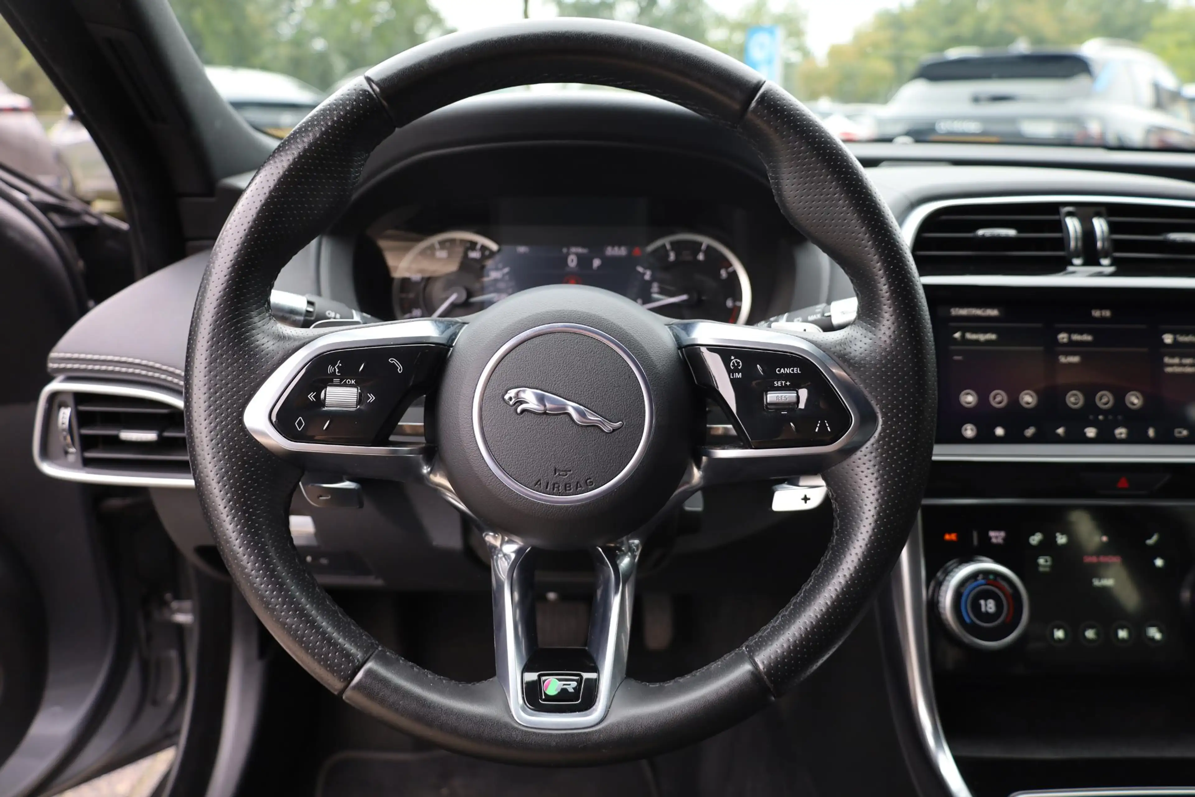 Jaguar XE 2.0 P250 HSE R-Dynamic STOELVERW. MEMORY CAMERA CA — photo 22