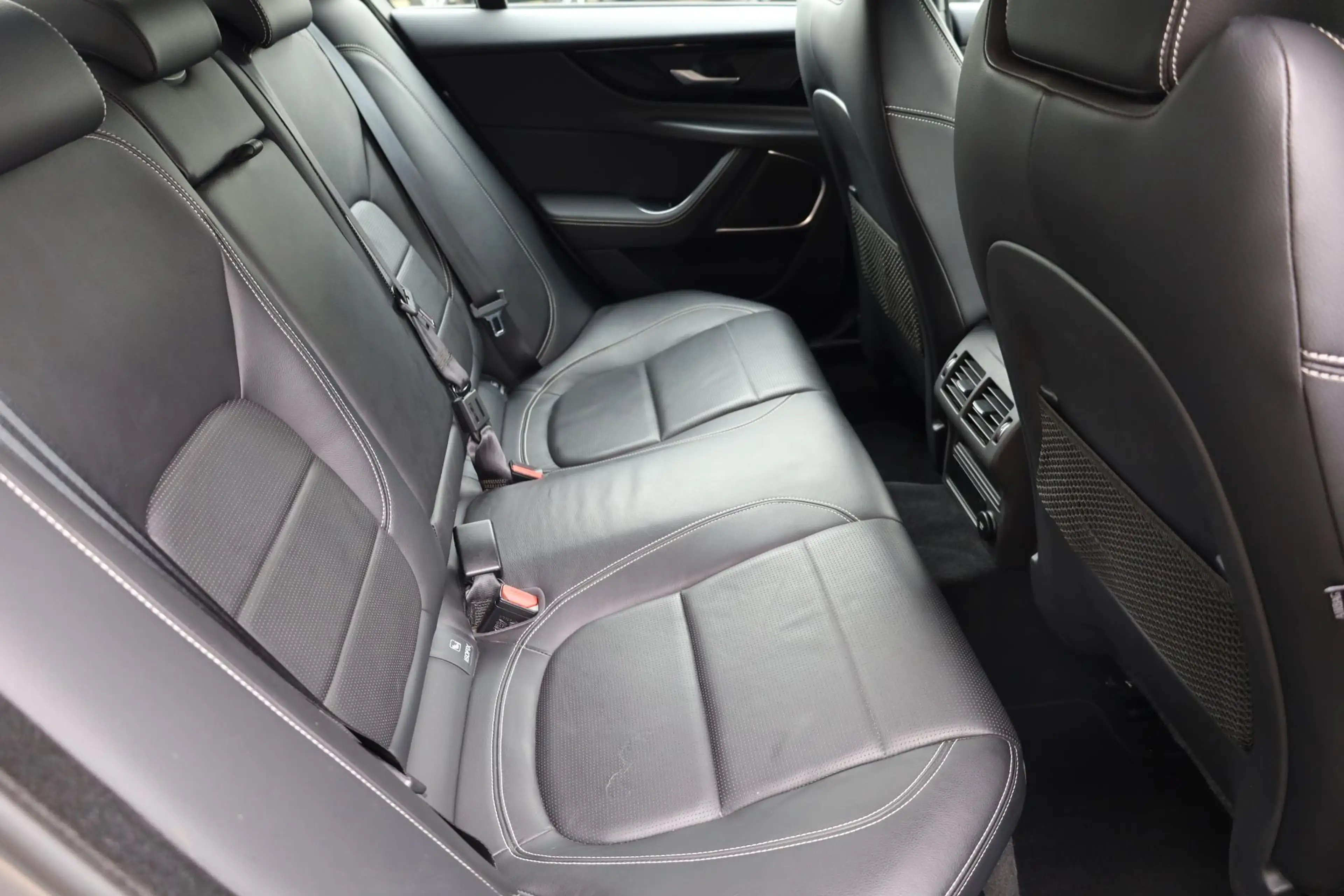 Jaguar XE 2.0 P250 HSE R-Dynamic STOELVERW. MEMORY CAMERA CA — photo 13