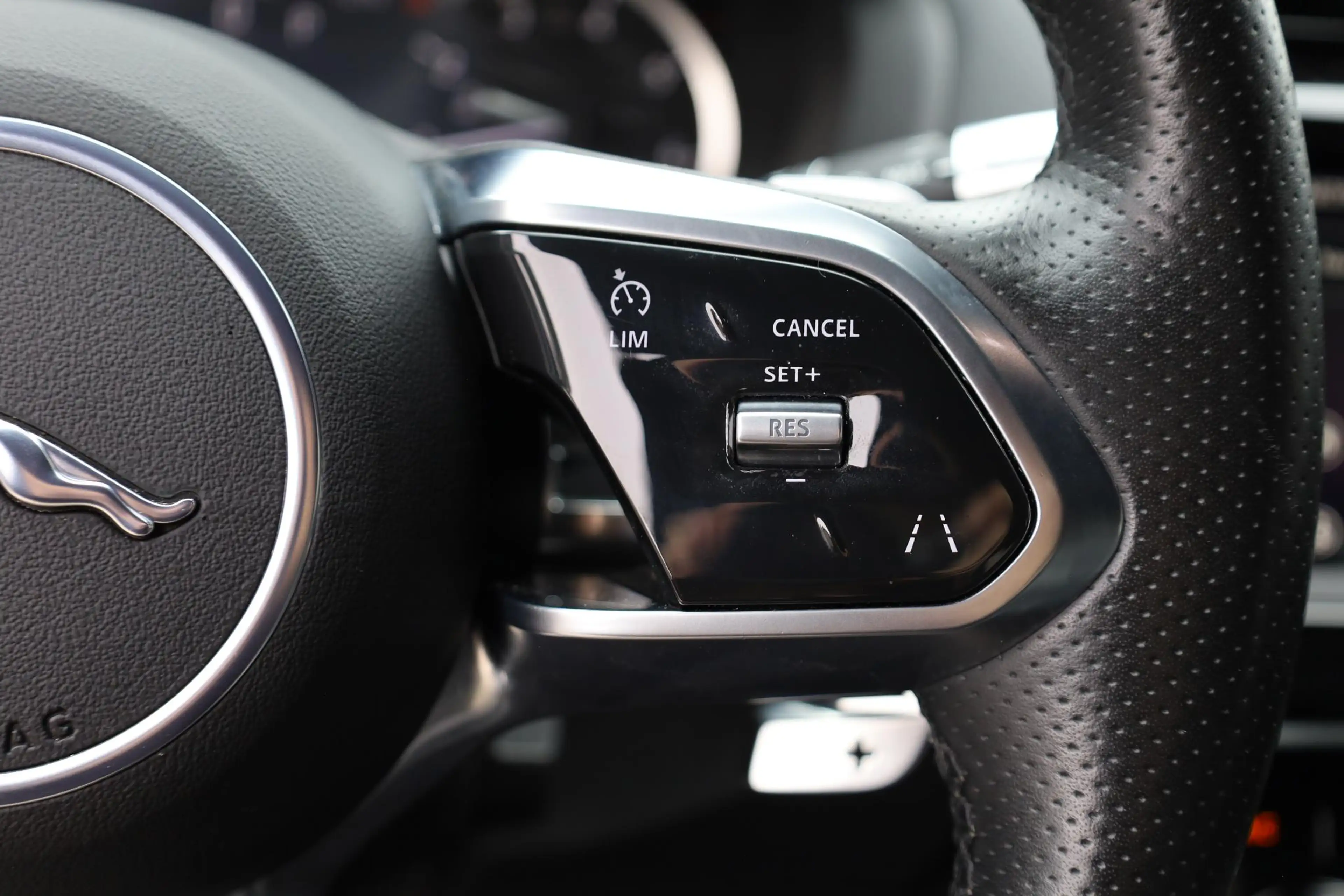 Jaguar XE 2.0 P250 HSE R-Dynamic STOELVERW. MEMORY CAMERA CA — photo 23