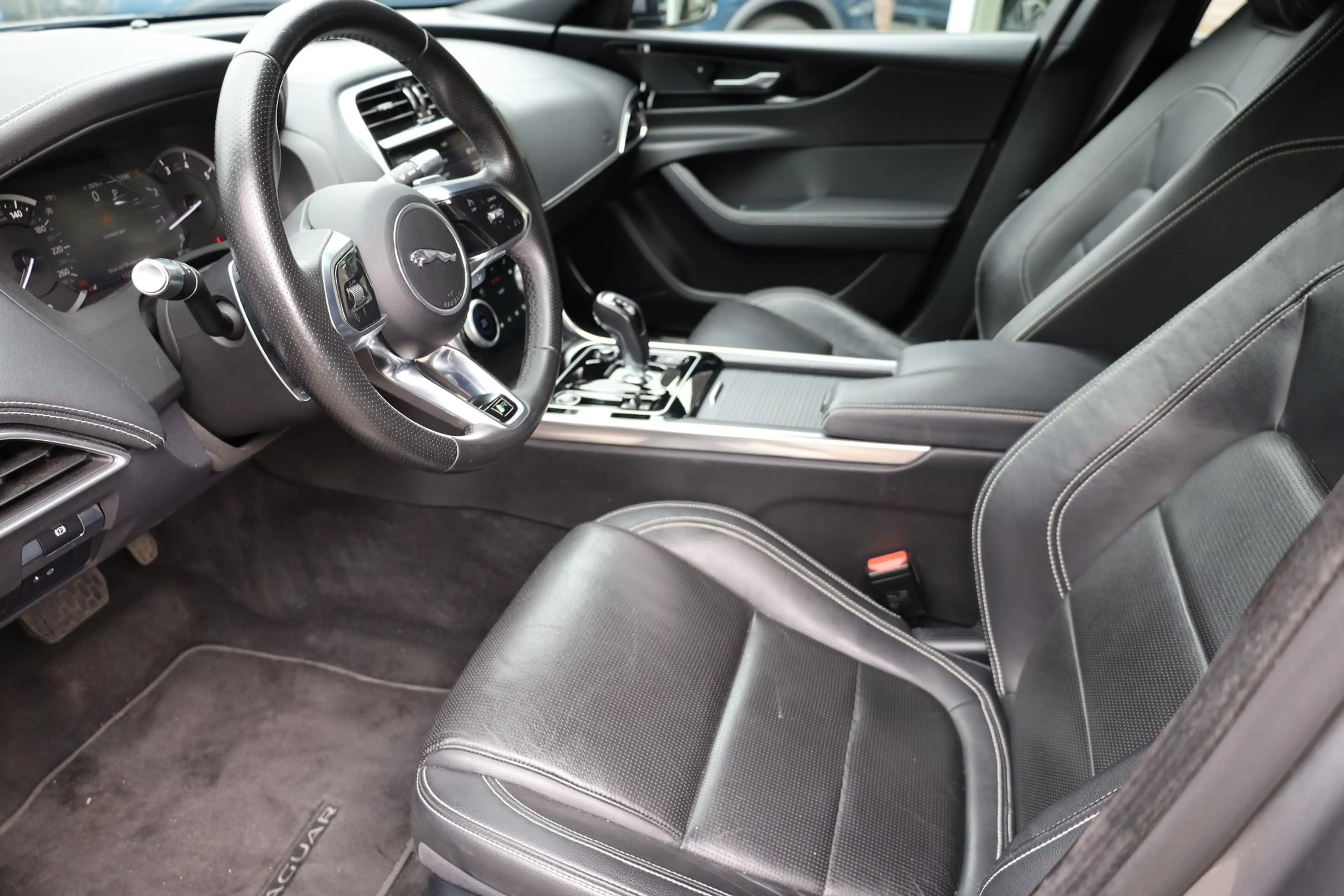 Jaguar XE 2.0 P250 HSE R-Dynamic STOELVERW. MEMORY CAMERA CA — photo 10