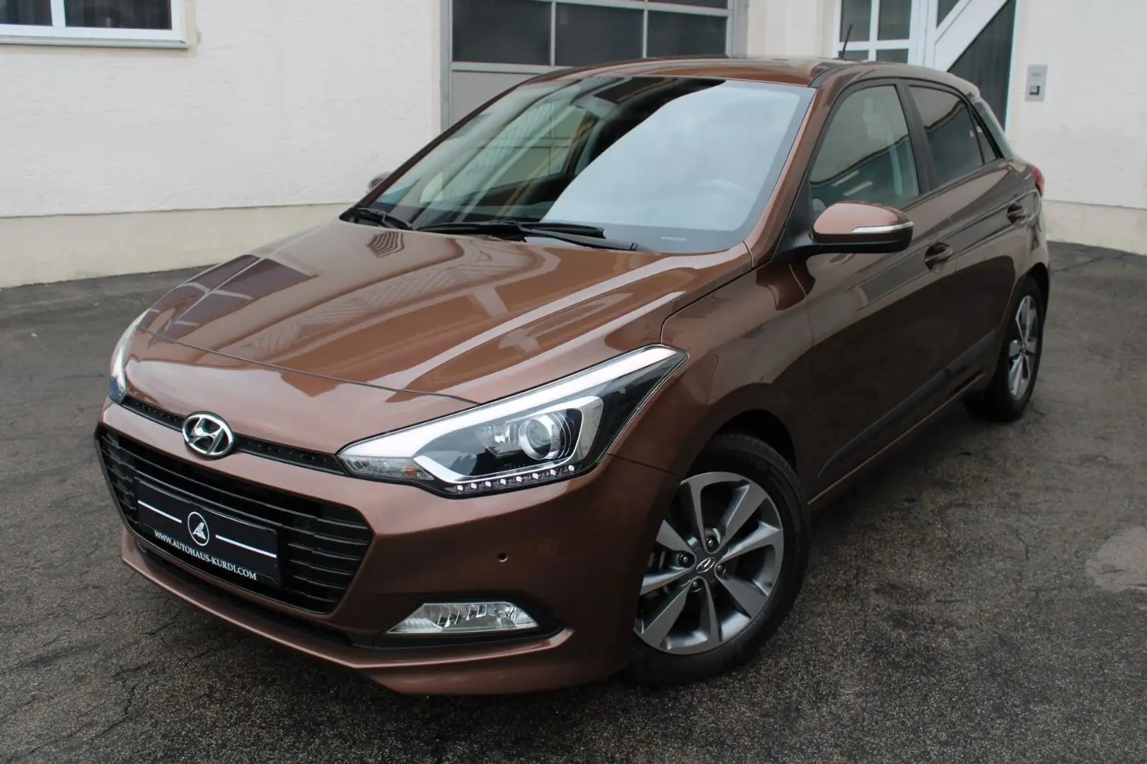 Hyundai i20 1.0 blue Style NAVI R-KAMERA TEMPOMAT KLIMA Braun - 1