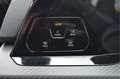 Volkswagen Golf 1.5 eTSI R-Line | ACC | CAMERA | SFEERVERLICHTING Zwart - thumbnail 12