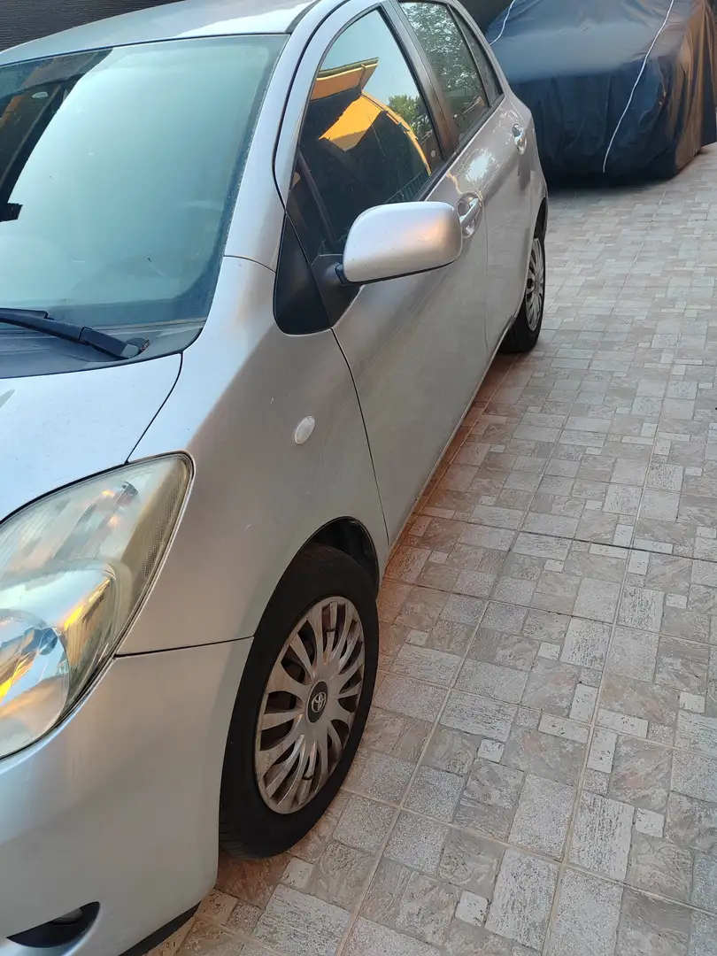 Toyota Yaris Yaris 5p 1.4 d-4d Sol my03 Argento - 1