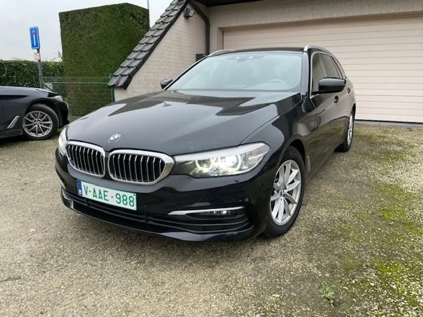 BMW 518 Touring dA AdBlue Navi Pro Leder PDC Camera Alu Zwart - 1