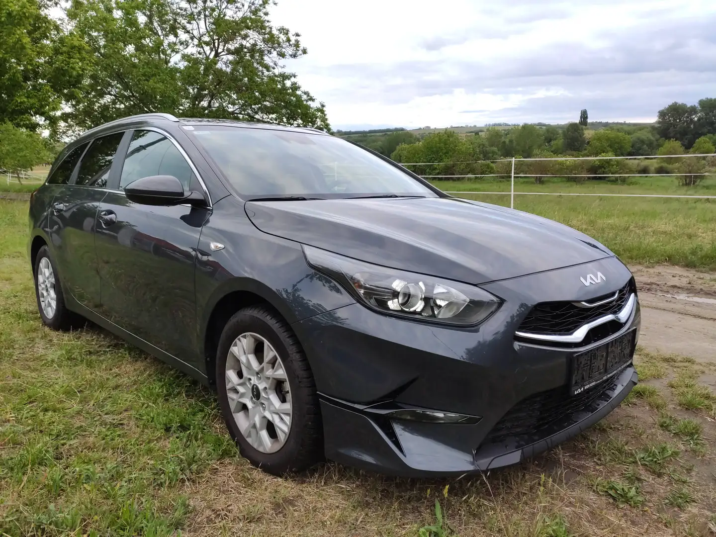 Kia Ceed SW / cee'd SW Kia Ceed SW 1.5 TGDI Silber mit Werksgarantie Grau - 1