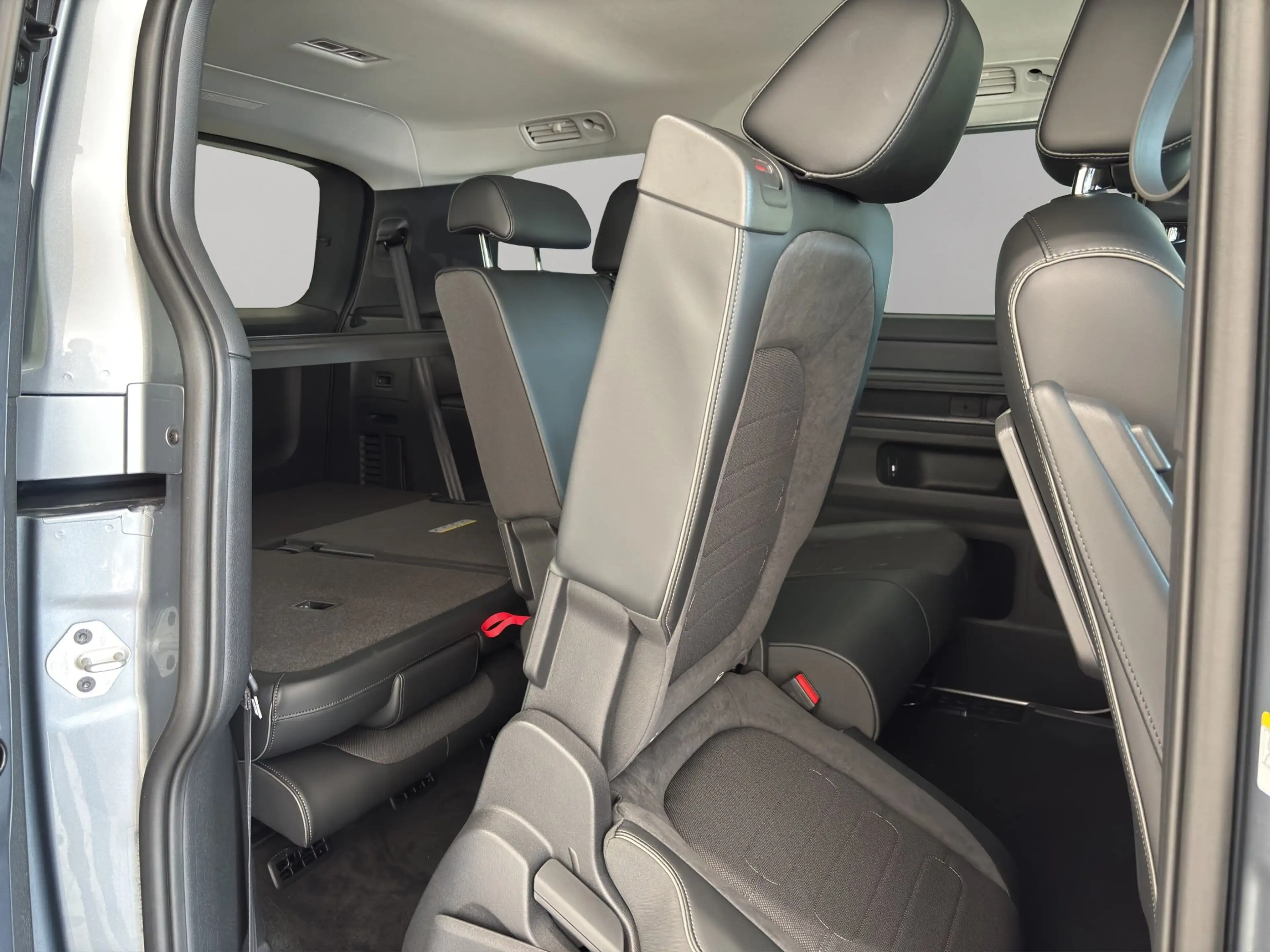 Volkswagen ID. Buzz Pro Generation (AHK/7-Sitzer/Keyless) 79 kWh 1-Gan — photo 7