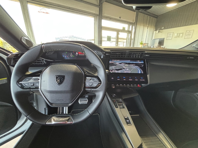 Peugeot 408 Plug in Hybrid 180 GT E-EAT8 *Top Ausstattung* — photo 7
