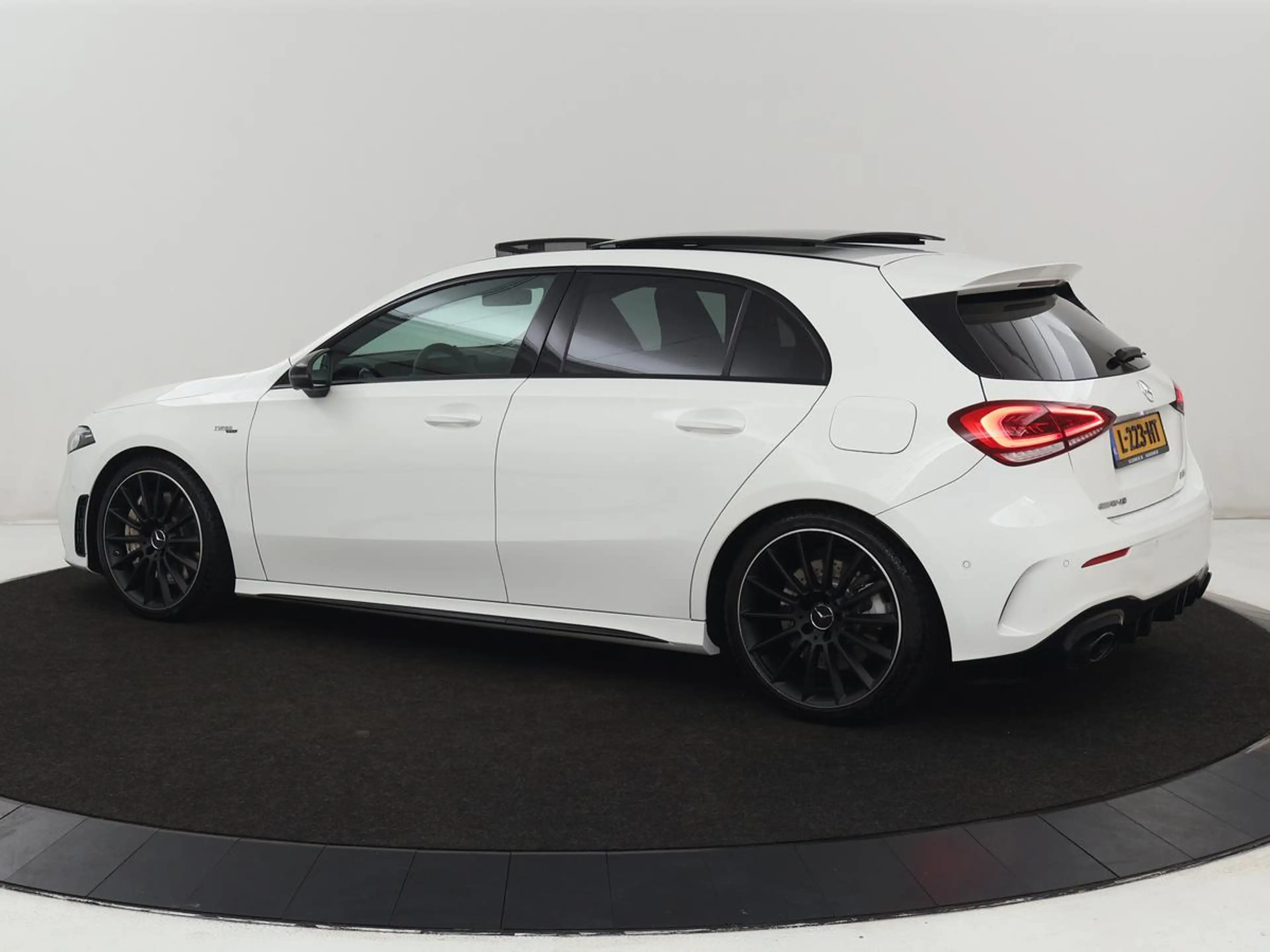Mercedes-Benz A 35 AMG 4Matic Night | Panoramadak | Carplay | Widescreen — photo 2