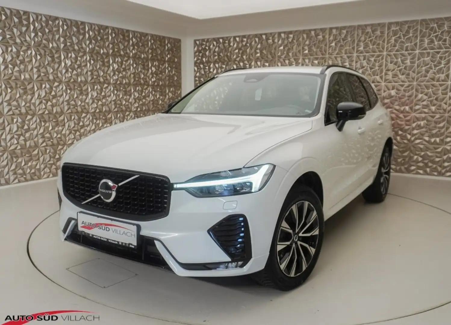 Volvo XC60 B4 D AWD Plus Dark Weiß - 1