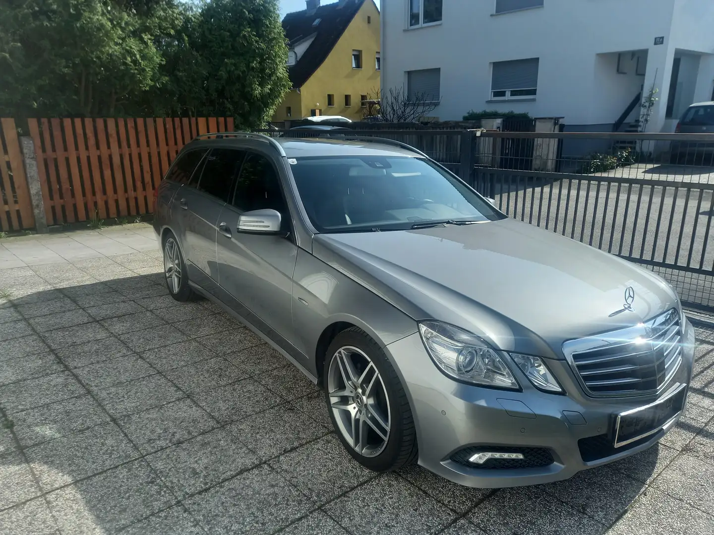 Mercedes-Benz E 220 E 220 T Avantgarde CDI Aut. Avantgarde Silber - 2